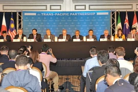 Bộ trưởng Thương mại các nước tham gia đàm phán TPP họp báo chung. (Ảnh: Thanh Tuấn​/TTXVN)