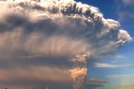 Núi lửa Calbuco biến nhiều khu dân cư thành "vườn không, nhà trống"