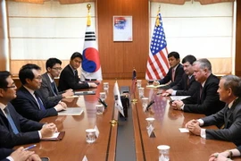 Đại diện của Hàn Quốc phụ trách các vấn đề hòa bình và an ninh trên Bán đảo Triều Tiên Lee Do-hoon (thứ 2, trái) trong cuộc gặp Đại diện đặc biệt của Mỹ về Triều Tiên Stephen Biegun (thứ 2, phải) ở Seoul (Hàn Quốc) ngày 11/9. (Nguồn: AFP/TTXVN) 