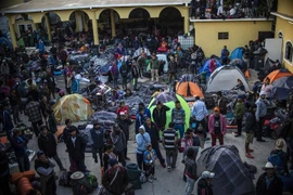 Người di cư Trung Mỹ tại khu lều tạm ở Mexicali, bang Baja California, Mexico, trong hành trình tới Mỹ ngày 18/11/2018. (Nguồn: AFP/TTXVN) 