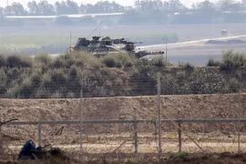 Xe quân sự Israel tuần tra tại khu vực giáp giới Dải Gaza sau xung đột với người biểu tình Palestine ngày 1/8/2019. (Nguồn: AFP/TTXVN) 