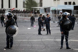 Lực lượng an ninh gác tại Vùng Xanh ở thủ đô Baghdad, Iraq. (Nguồn: AFP/TTXVN) 