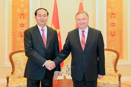 Chủ tịch nước Trần Đại Quang hội kiến Thủ tướng Cộng hòa Belarus Andrei Kobyakov. (Ảnh: Nhan Sáng/TTXVN)