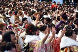 Các thiếu nữ Nhật Bản trong trang phục kimono truyền thống. (Nguồn: AFP/TTXVN)