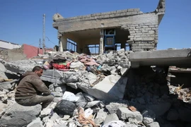 Cảnh đổ nát sau các cuộc không kích ở Mosul, Iraq ngày 26/3. (Nguồn: AFP/TTXVN)