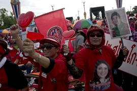 Phe Áo Đỏ tuần hành ủng hộ Thủ tướng Yingluck Shinawatra ở Bangkok hồi năm 2014. (Nguồn: AFP/TTXVN)