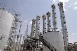Toàn cảnh nhà máy hạt nhân nước nặng Arak của Iran nằm cách thủ đô Tehran khoảng 320km về phía Nam ngày 26/8/2006. (Nguồn: AFP/TTXVN) 