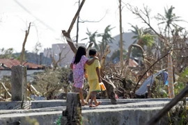 Chiến dịch tiêm vắcxin cho trẻ em Philippines sau bão