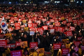Biểu tình yêu cầu Tổng thống từ chức tại trung tâm Seoul ngày 19/11. (Nguồn: AFP/TTXVN)