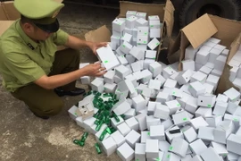 Số son môi bị thu giữ. (Ảnh: Nguyễn Hoàng/Vietnam+)