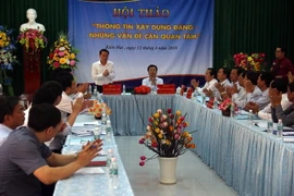 Tổng giám đốc TTXVN Nguyễn Đức Lợi và Bí thư Tỉnh ủy Kiên Giang Nguyễn Thanh Nghị đồng chủ trì hội thảo. (Ảnh: Lê Sen/TTXVN)