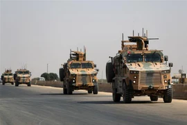 Đoàn xe quân sự Thổ Nhĩ Kỳ hướng về trạm kiểm soát gần thị trấn Maar Hitat, tỉnh Idlib, miền Bắc Syria ngày 12/9/2019. (Nguồn: AFP/TTXVN) 