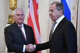 Ngoại trưởng Nga Sergei Lavrov (phải) và người đồng cấp Mỹ Rex Tillerson. (Nguồn: AFP/Getty Images)