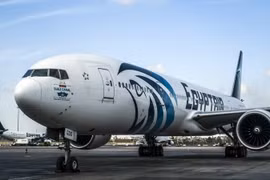 Một máy bay của Hãng hàng không Ai Cập EgyptAir tại sân bay quốc tế Cairo ngày 30/9/2015. (Nguồn: AFP/TTXVN)