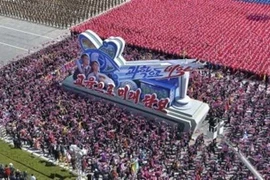 Toàn cảnh lễ diễu binh diễu hành mừng 70 năm Quốc khánh tại thủ đô Bình Nhưỡng ngày 9/9. (Nguồn: Kyodo/TTXVN) 