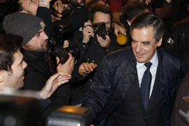 Cựu Thủ tướng Pháp François Fillon sau cuộc bầu cử sơ bộ vòng một tại Paris ngày 20/11. (Nguồn: AP/TTXVN)