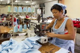 Công nhân dệt may ở La Habana. (Nguồn: c8.alamy.com)