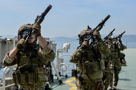 Các binh sỹ Hàn Quốc tham gia cuộc diễn tập ở tỉnh Nam Gyeongsan ngày 21/4. (Nguồn: EPA/TTXVN)