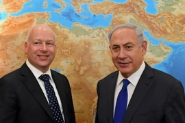 Đặc phái viên của Tổng thống Mỹ Donald Trump, ông Jason Greenblatt (trái) đã gặp Thủ tướng Israel Benjamin Netanyahu. (Nguồn: EPA/TTXVN)