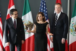 Bộ trưởng Kinh tế Mexico Ildefonso Guajardo Villarreal, Ngoại trưởng Canada Chrystia Freeland và Đại diện thương mại Mỹ Robert E. Lighthizer tại vòng 3 tái đàm phán NAFTA ở Ottawa, Canada ngày 27/9/2017. (Nguồn: AFP/TTXVN)