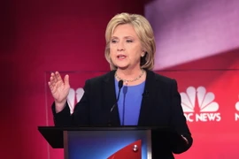 Ứng cử viên Hillary Clinton tại buổi tranh luận trực tiếp tại Charleston, Nam Carolina ngày 17/1. (Nguồn: AFP/TTXVN)