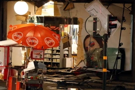 Hiện trường vụ xe tải lao vào đám đông ở Stockholm ngày 7/4. (Nguồn: AFP/TTXVN)