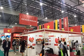 Khu gian hàng quốc gia Việt Nam (Vietnam Food Pavilion) trong khuôn khổ Hội chợ Thực phẩm và Khách sạn châu Á 2018 tổ chức tại Singapore. (Ảnh: Mỹ Bình/Vietnam+)