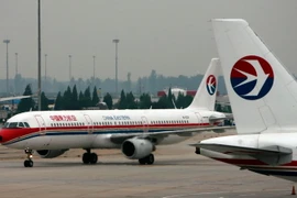 Máy bay của Hãng hàng không China Eastern Airlines tại sân bay Bắc Kinh, Trung Quốc. (Nguồn: AFP/TTXVN)