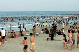 Cuối tuần Bắc Bộ, Trung Bộ nắng nóng lên tới 39 độ C