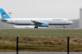 Một chiếc máy bay Airbus A321 của Hãng hàng không Nga Kogalymavia (Metrojet) hạ cánh xuống dân bay Domodedovo ở thủ đô Moscow ngày 25/10. (Nguồn: AFP/TTXVN)
