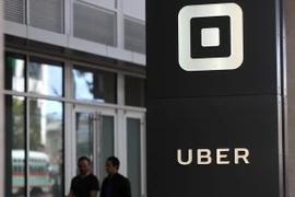 Biểu tượng Uber tại trụ sở của hãng này ở San Francisco, California, Mỹ. (Nguồn: AFP/TTXVN)
