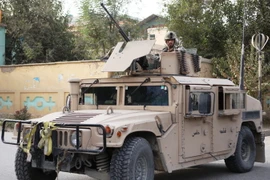 Binh sỹ Afghanistan làm nhiệm vụ trong chiến dịch quân sự ở thành phố Kunduz ngày 10/10. (Nguồn: THX/TTXVN)