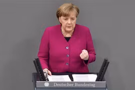Thủ tướng Đức Angela Merkel phát biểu tại phiên họp Quốc hội ở Berlin ngày 21/3. (Nguồn: AFP/TTXVN)