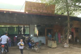 Quán cơm của một gia đình người Việt trên đất Lào. (Ảnh: Thanh Nga/Vietnam+)