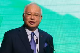 Thủ tướng Malaysia Najib Razak kêu gọi tăng cường tìm kiếm các thành viên hải quân bị mất tích. (Nguồn: EPA/TTXVN)