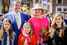 Nhà Vua Hà Lan Willem Alexander bên Hoàng hậu Maxima và các công chúa. (Nguồn: EPA/TTXVN)