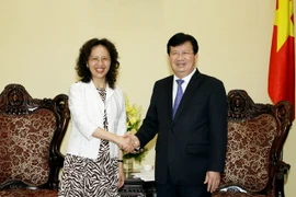 Phó Thủ tướng Trịnh Đình Dũng tiếp bà Lý Giang, Phó Tỉnh trưởng tỉnh Vân Nam (Trung Quốc). (Ảnh: Nguyễn Dân/TTXVN)