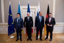 Ngoại trưởng các nước thuộc Nhóm Bộ tứ Normandy (từ trái sang): Ukraine - Pavlo Klimkin, Pháp - Jean-Marc Ayrault, Nga - Sergei Lavrov và Đức - Sigmar Gabriel sau cuộc đàm phán ở Munich ngày 18/2. (Nguồn: AFP/TTXVN)