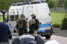 Cảnh sát có mặt tại hiện trường. (Nguồn: wiadomosci.gazeta.pl)