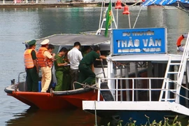 Cận cảnh hoạt động khám nghiệm tàu Thảo Vân 2 trên sông Hàn