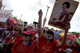 Lực lượng Áo Đỏ ủng hộ cựu Thủ tướng Yingluck Shinawatra. (Nguồn: AFP/TTXVN)