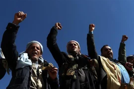 Các tay súng Houthi tại Hodeidah, Yemen. (Nguồn: THX/TTXVN) 