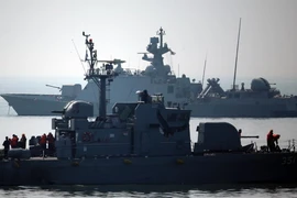 Tàu chiến Hàn Quốc tuần tra khu vực gần biên giới trên biển phía Tây ngày 1/4/2014. (Nguồn: AFP/TTXVN)