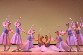 Một tiết mục múa ballet tại Giai điệu mùa Thu 2011. (Ảnh: Phương Vy/TTXVN)