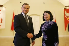 Phó Chủ tịch nước Đặng Thị Ngọc Thịnh hội kiến Tổng thống Ba Lan Andrzej Duda. (Ảnh: Quang Hải/TTXVN)