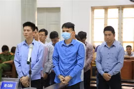 Các bị cáo tại phiên tòa ngày 8/10. (Ảnh: Kim Anh/TTXVN)
