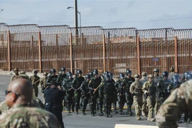Binh sỹ Mỹ tham gia cuộc diễn tập tại khu vực Hidalgo, Texas, biên giới với Mexico, ngày 5/11/2018. (Nguồn: AFP/TTXVN) 