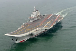 Tàu sân bay Liêu Ninh trong chuyến vận hành thử trên biển. (Nguồn: THX/TTXVN)