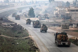 Đoàn xe của Thổ Nhĩ Kỳ qua khu vực tỉnh Idlib, Tây Bắc Syria ngày 15/2/2018. (Nguồn: AFP/TTXVN) 