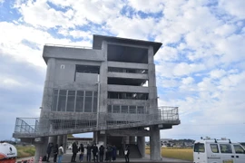 Tháp sơ tán Minato-sho tại thị trấn Nakoku, tỉnh Kochi. (Ảnh: Nguyễn Tuyến-Gia Quân/Vietnam+)
